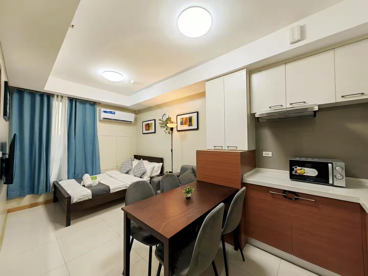 Sunshine 100 City Plaza Studio
